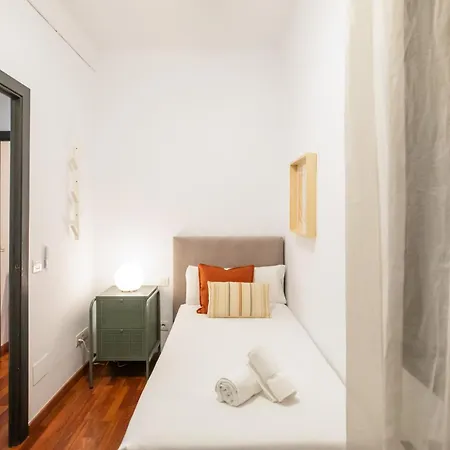 31ind1117- Near Sagrada Familia Barcelona